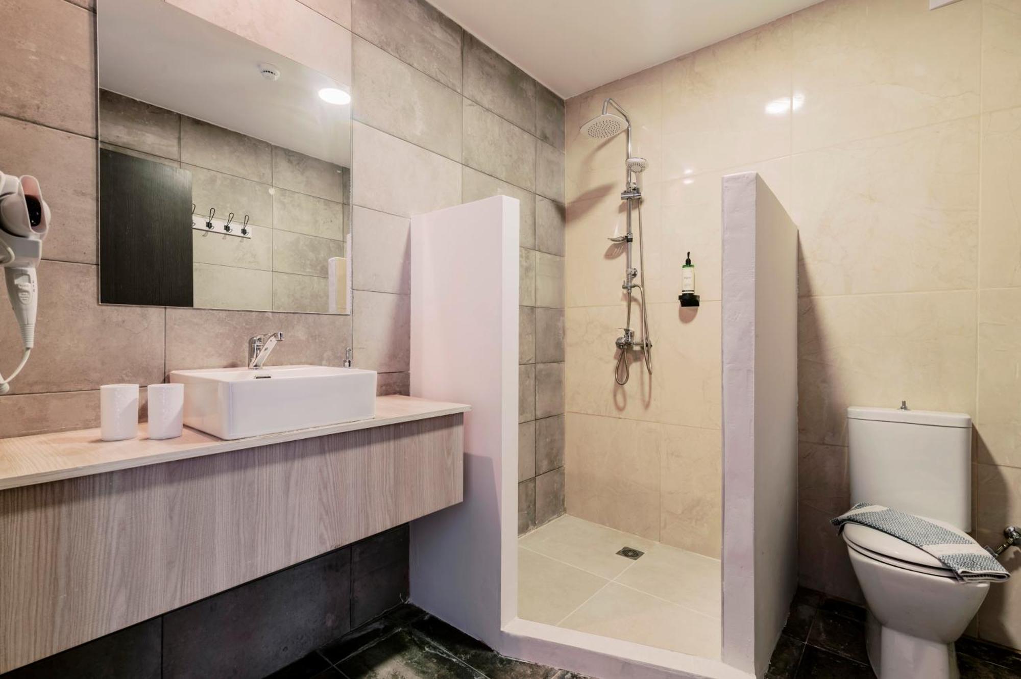 Bamboo Suites Hotel Jaliszósz Kültér fotó