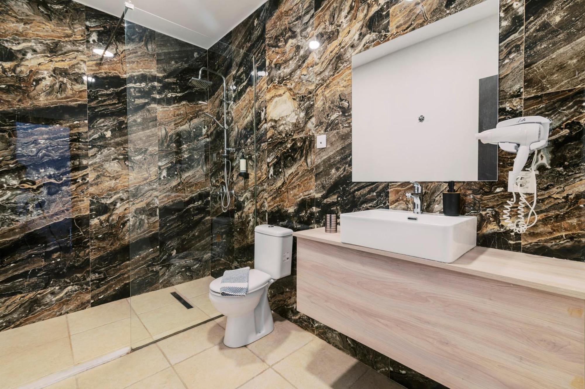 Bamboo Suites Hotel Jaliszósz Kültér fotó